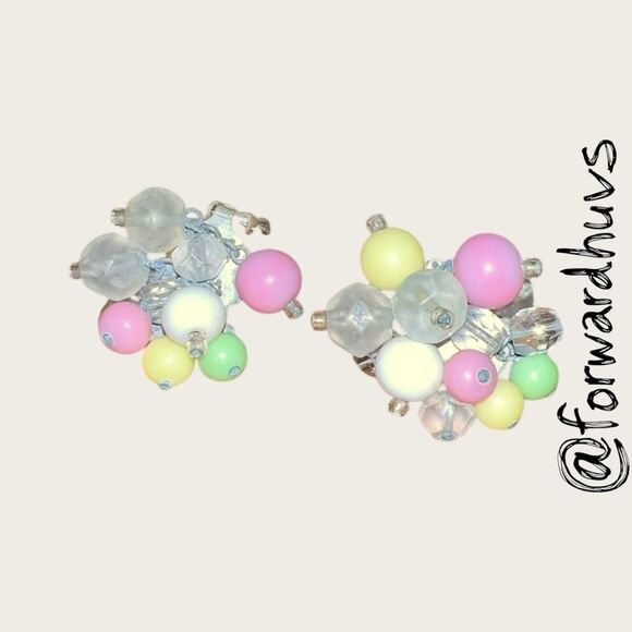 Vintage Unbranded Beaded Cluster Clip-On Earrings - Picture 7 of 8